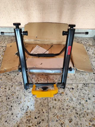 Centrador de Ruedas para Bicicleta Minoura