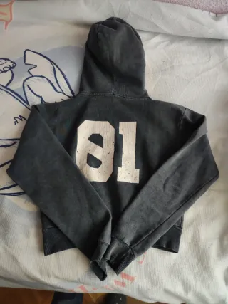 Sudadera Bershka gris con estrella