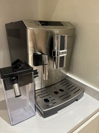 Cafetera De Longhi PrimaDonna S Automática