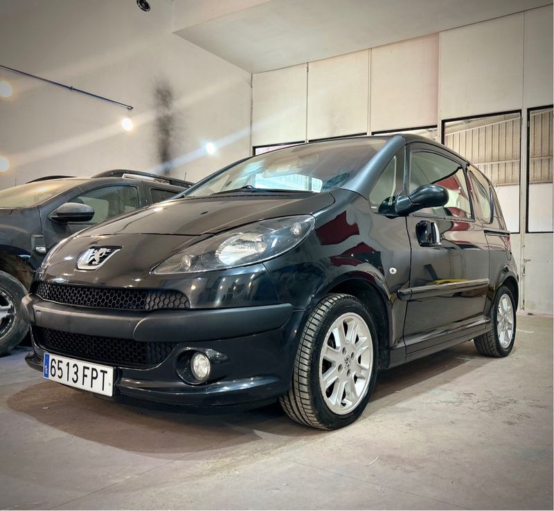 Peugeot 1007 - foto 1