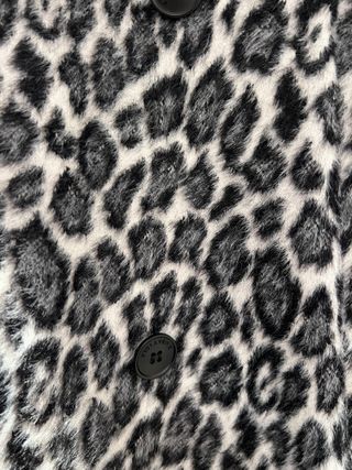 Abrigo Bimba y Lola estampado leopardo
