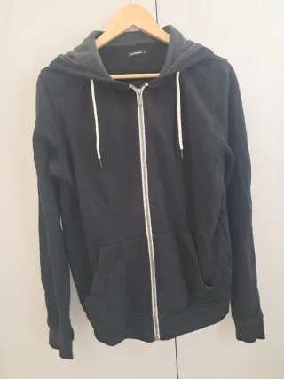 Sudadera con cremallera larga.