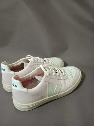 Zapatillas Veja rosas y beige  De calidad