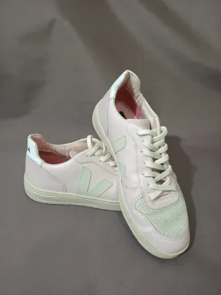 Zapatillas Veja rosas y beige  De calidad