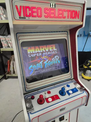 Máquina Arcade COMAVI restaurada