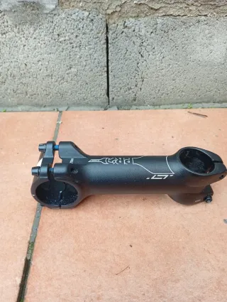 Potencia de bicicleta negra