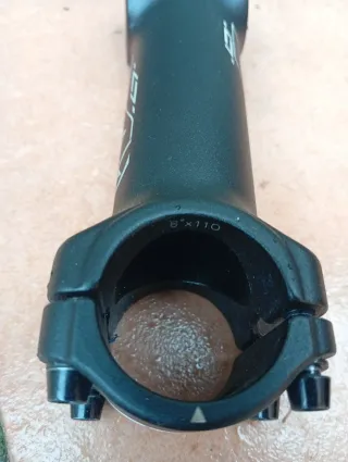 Potencia de bicicleta negra