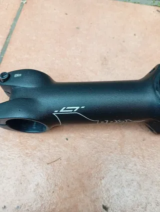 Potencia de bicicleta negra