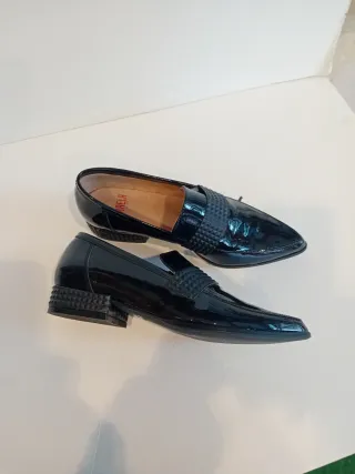 Zapatos de piel negros punta tacón bajo T.36