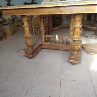 Mesa de comedor antigua de madera de nogal restaur