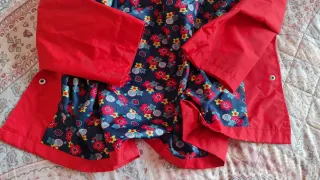 Chubasquero niña rojo 2 años