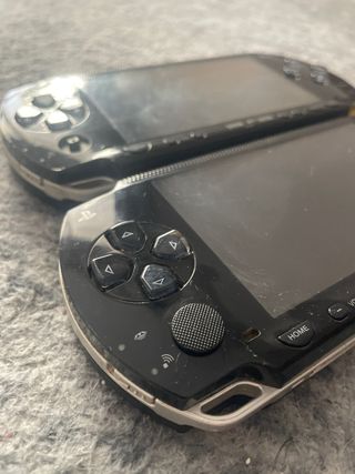 2 PSP Sony Negras con juegos y cargador