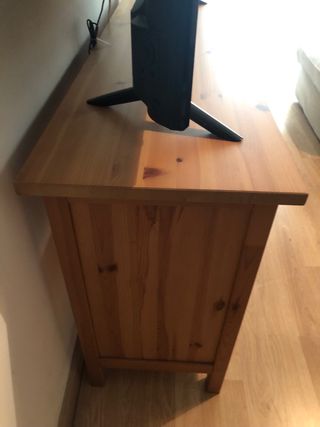 Mesa de salón o TV Madera Pino, de IKea.
