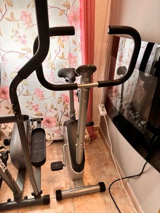 Bicicleta Estática Gris y Negra