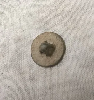 Botón militar antiguo 122