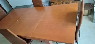 Mesa comedor de madera  plegable + 4 sillas