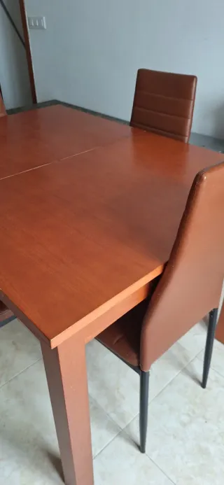 Mesa comedor de madera  plegable + 4 sillas