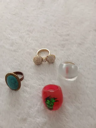 Pack de joyitas y relojes varios.