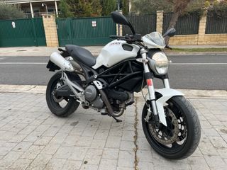 Ducati Monster 696