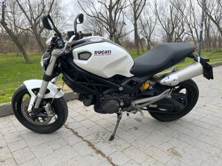 Ducati Monster 696
