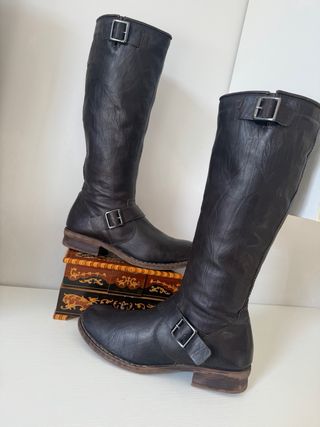 Stivali alti in vera pelle marrone