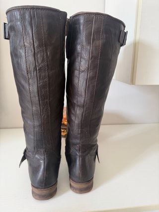 Stivali alti in vera pelle marrone