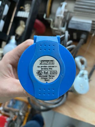 Enchufe Industrial Rojo 220/380V