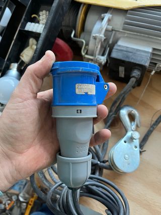 Enchufe Industrial Rojo 220/380V