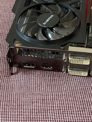 Tarjeta gráfica Gigabyte GTX 760 OC 2GB Windforce