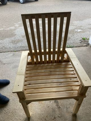 Sillones de madera hechos a mano.