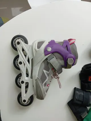 Patines en línea con protecciones