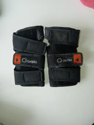 Patines en línea con protecciones