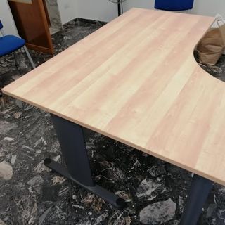 N.1 Scrivania modulare per ufficio
