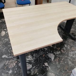 N.1 Scrivania modulare per ufficio