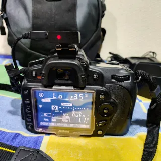 Cámara Nikon D90 + Objetivo Nikkor 18-200