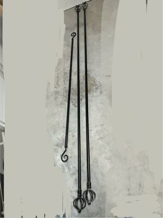 Barras de cortina metálicas negras. 2 metros