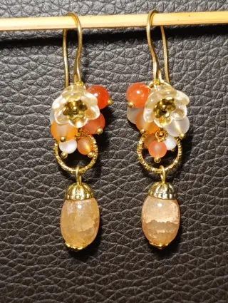 Orecchini giada miele, fiori Murano, acciaio