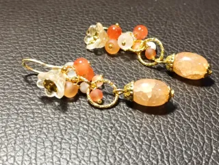 Orecchini giada miele, fiori Murano, acciaio