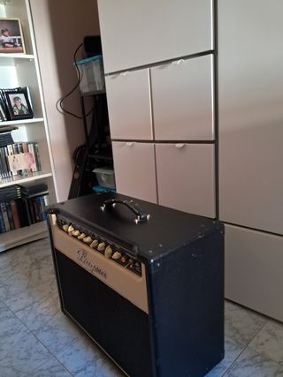 Bugera V22 Amplificador Guitarra Vintage