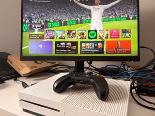 Xbox One Blanca con Mando y Juegos