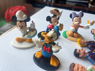 Lote de muñecos variados