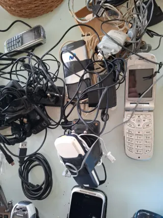 Lote 15 Móviles Motorola y Nokia