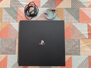 Lote PS4 Pro + Last of Us 2 + Spider-Man