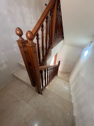 URGE VENDER Barandilla de madera