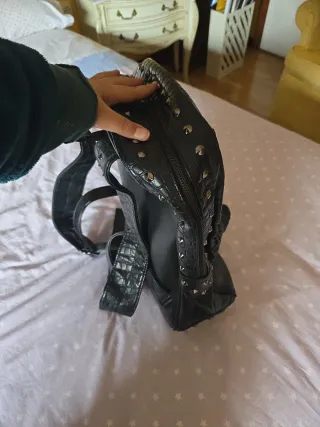 Mochila Lobo Negro con relieve