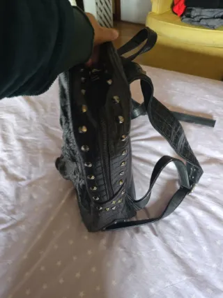 Mochila Lobo Negro con relieve