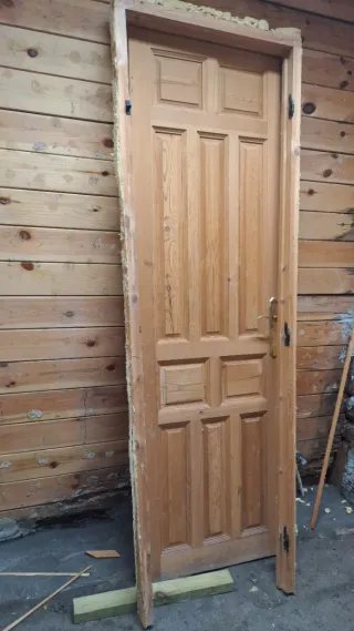 Puerta madera maciza castellana