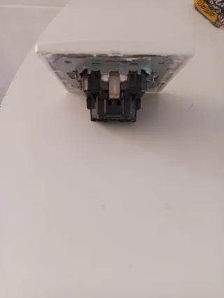 3 Enchufes Schuko Simon + 1 Conmutador