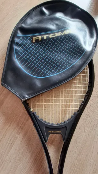 Raqueta de tenis ATOMIC con funda
