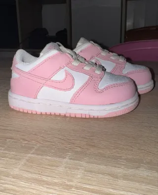 Nike Bebé Rosa y Blanco